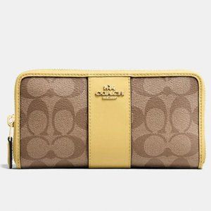 Coach Accordion Zip Wallet in Signature Canvas